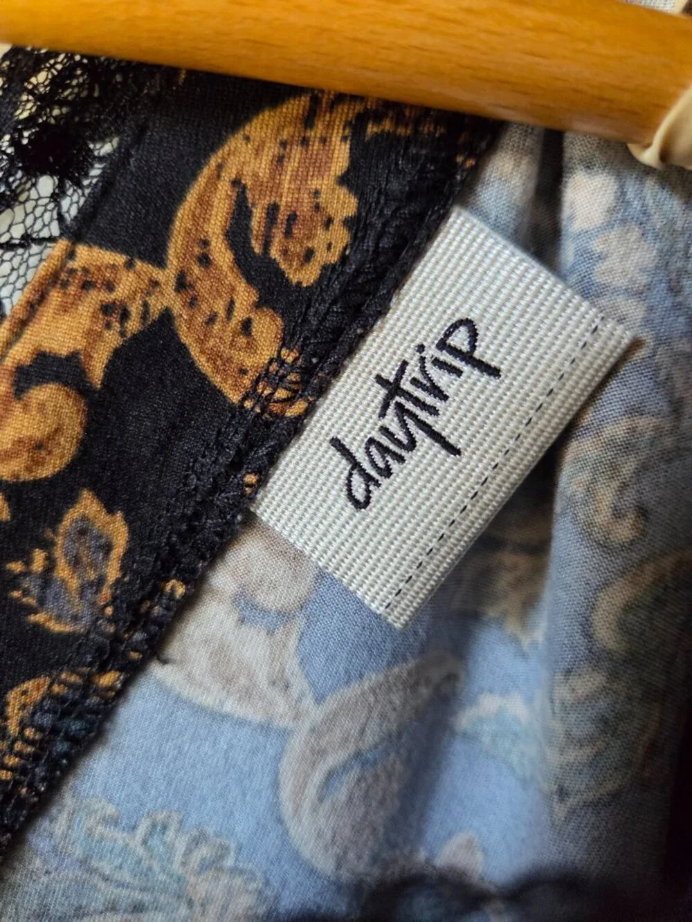 EUC LIKE NEW DAYTRIP DARK ACADEMIA LACED BOHO PRINT LONGSLEEVE TOP SIZE M